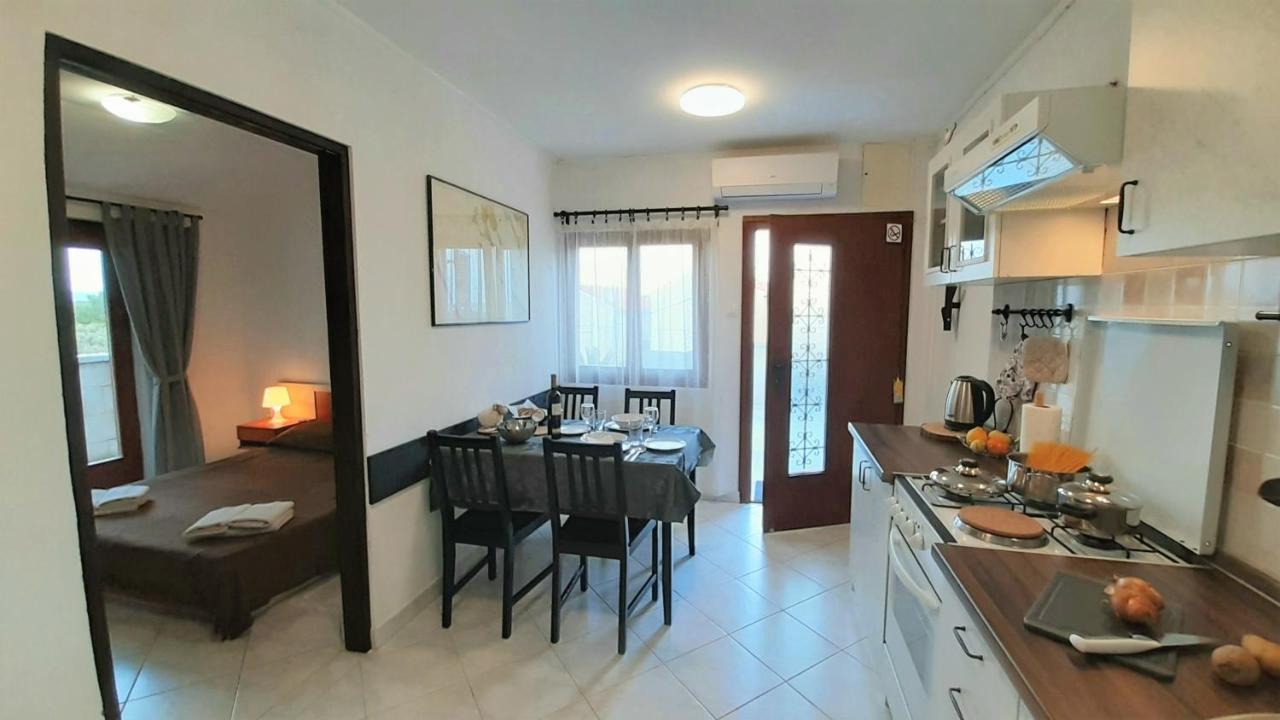 Apartments Nadia Sokolic Нерезине Экстерьер фото